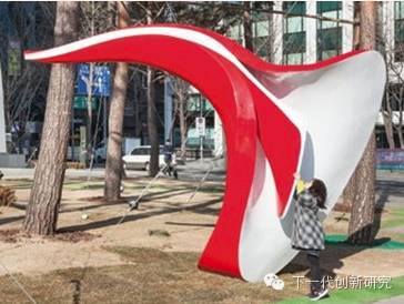 首尔分享中心市政大厅外的大耳朵